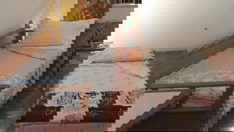 Sala com 2 camas