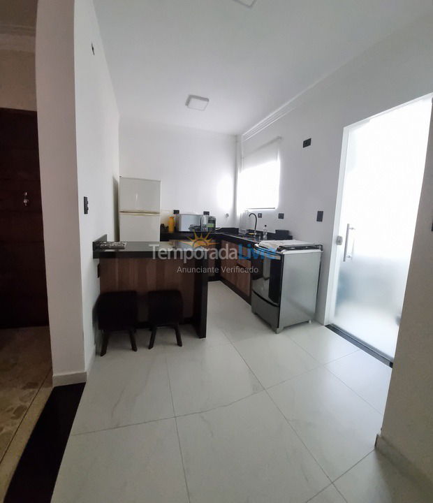 Apartamento para aluguel de temporada em Guarujá (Pitangueiras)