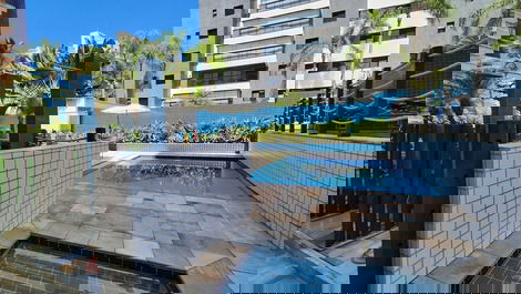 Lava pés e piscina infantil