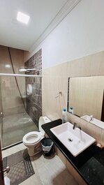 Casa com 4 suítes a 400 m da praia
