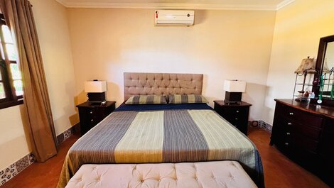 Casa com 4 suítes a 400 m da praia