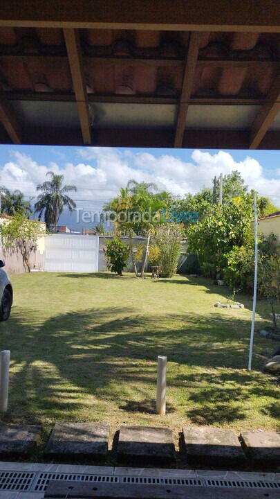 Casa para aluguel de temporada em Caraguatatuba (Praia das Palmeiras)