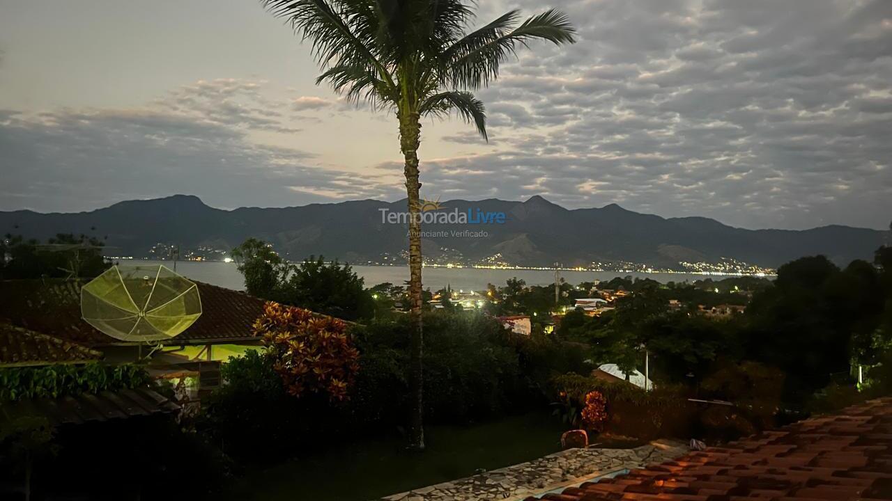 Casa para aluguel de temporada em São Sebastião (Bairro São Francisco da Praia)