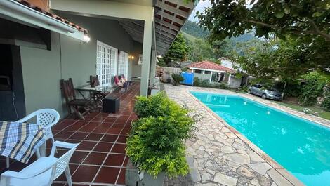 Casa em São Sebastião com Vista Para Ilhabela - Disponível