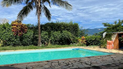 Casa em São Sebastião com Vista Para Ilhabela - Disponível