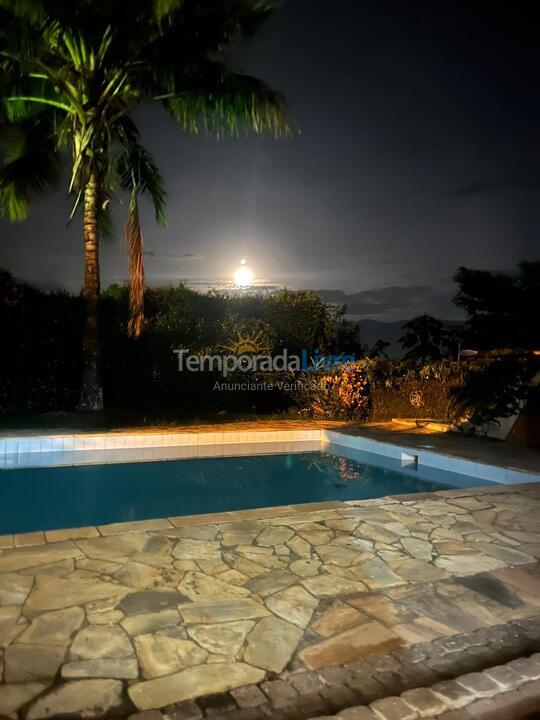 Casa para aluguel de temporada em São Sebastião (Bairro São Francisco da Praia)