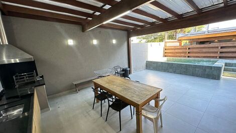 House in a condominium on Camburi beach