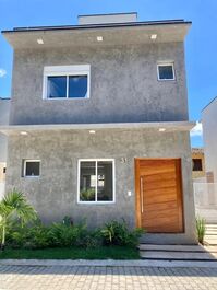 Casa em condomínio na praia de camburi