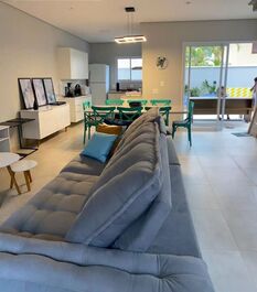 Casa em condomínio na praia de camburi