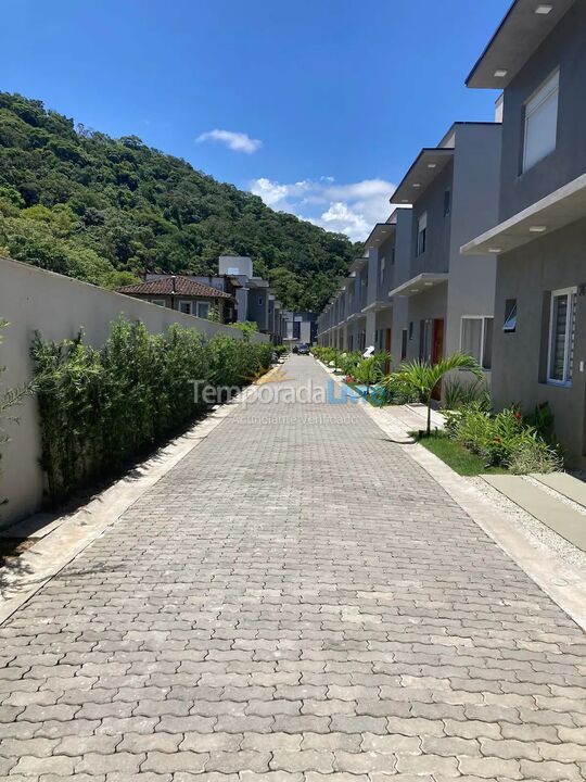 Casa para aluguel de temporada em São Sebastião (Camburi)