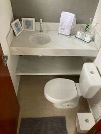 Casa em condomínio na praia de camburi