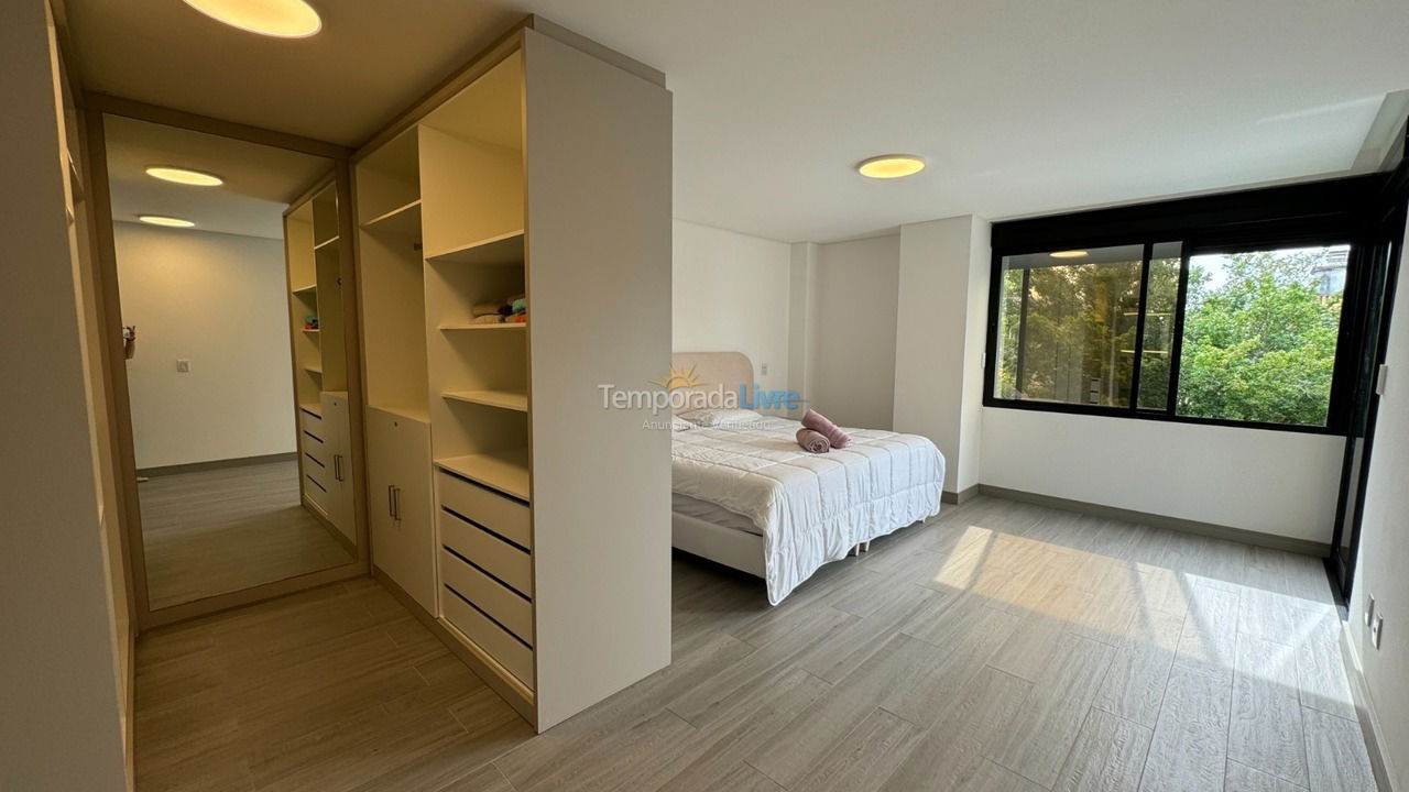 Casa para aluguel de temporada em Florianopolis (Jurerê Internacional)