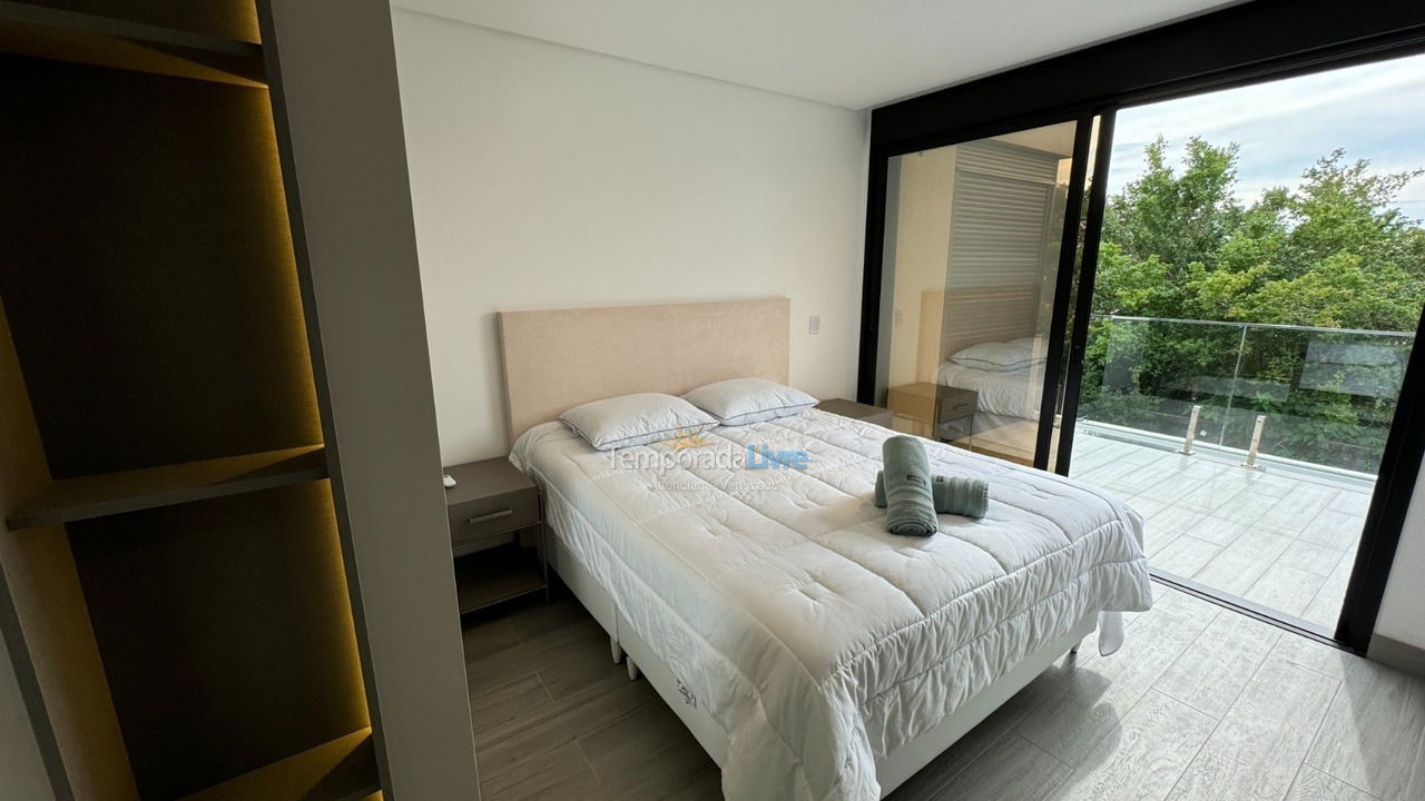 Casa para aluguel de temporada em Florianopolis (Jurerê Internacional)
