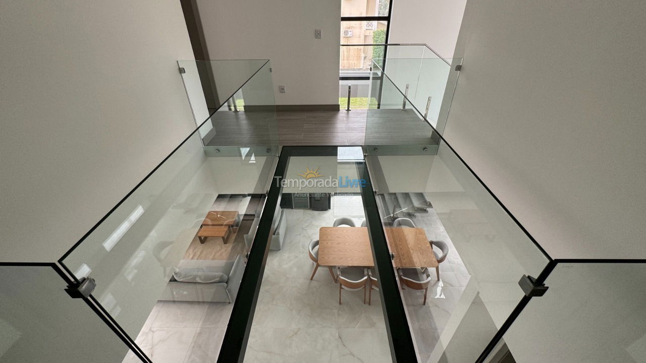 Casa para aluguel de temporada em Florianopolis (Jurerê Internacional)