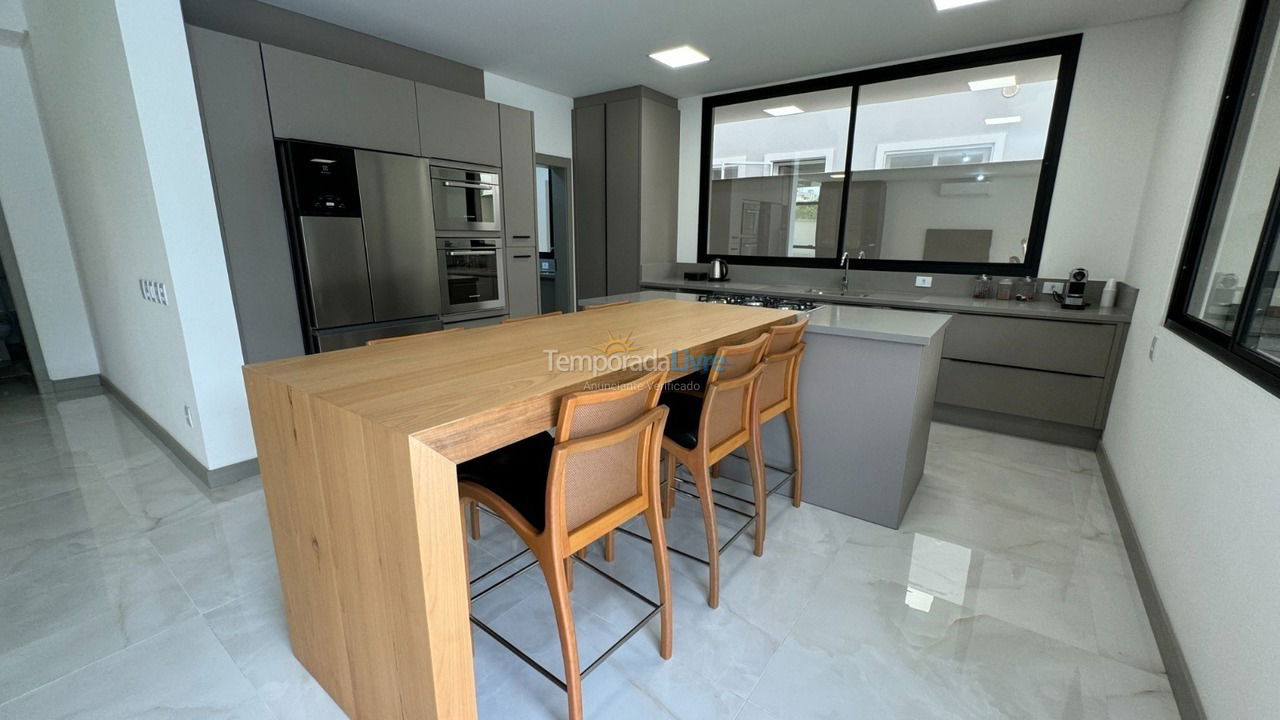 Casa para aluguel de temporada em Florianopolis (Jurerê Internacional)