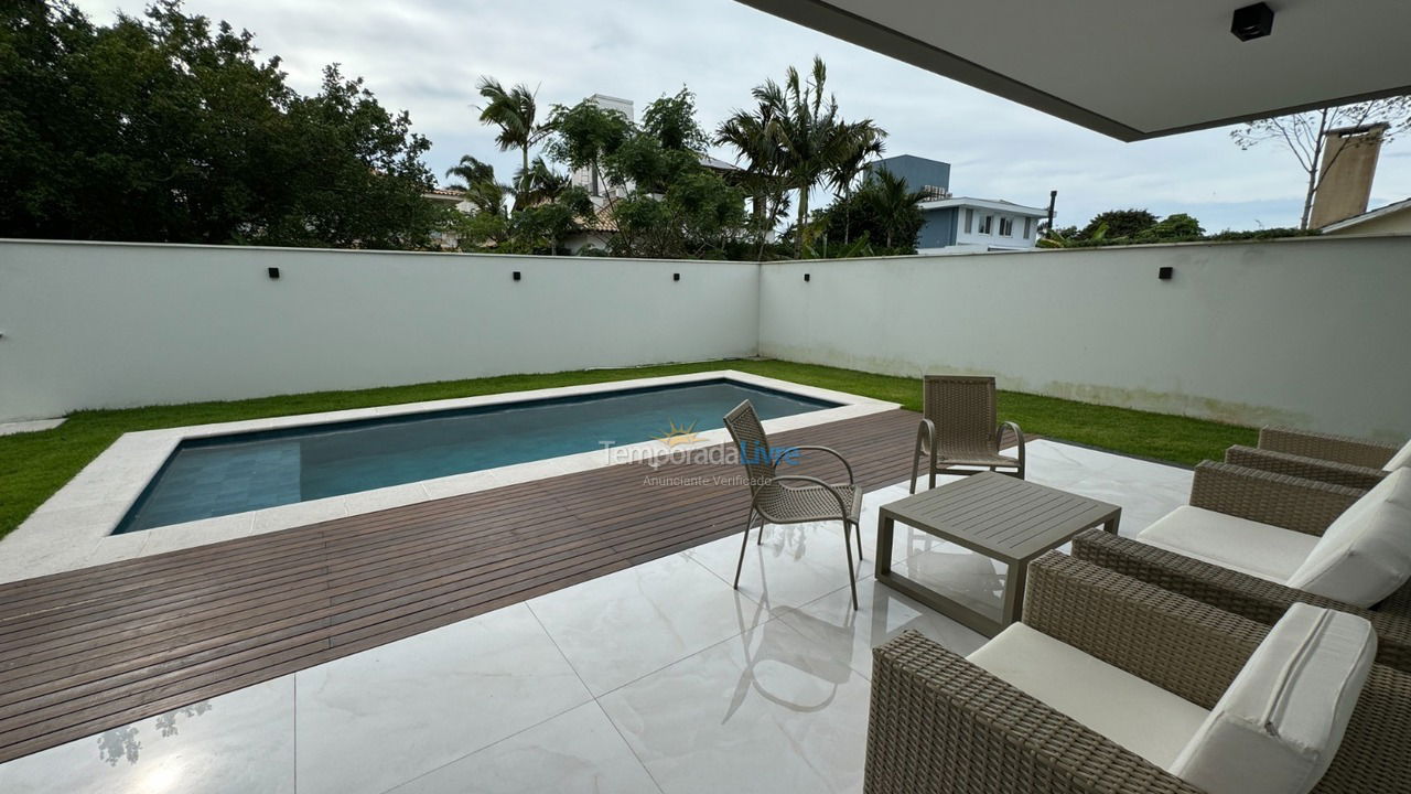 Casa para aluguel de temporada em Florianopolis (Jurerê Internacional)