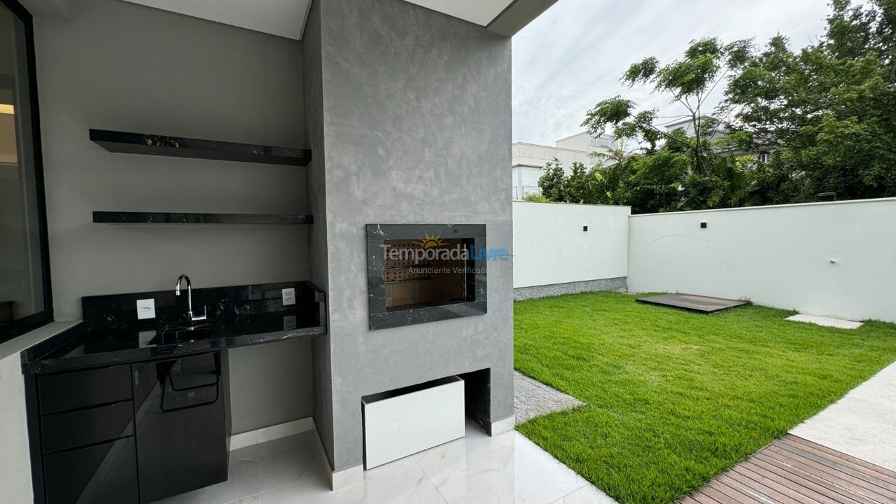 Casa para aluguel de temporada em Florianopolis (Jurerê Internacional)