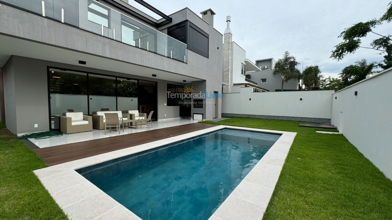 Casa para aluguel de temporada em Florianopolis (Jurerê Internacional)