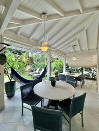 Casa em condomínio fechado na praia de Juquehy