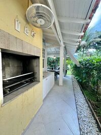 Casa em condomínio fechado na praia de Juquehy