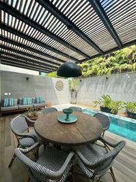 House in a condominium on Juquehy beach