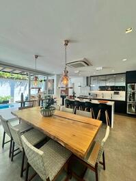 House in a condominium on Juquehy beach