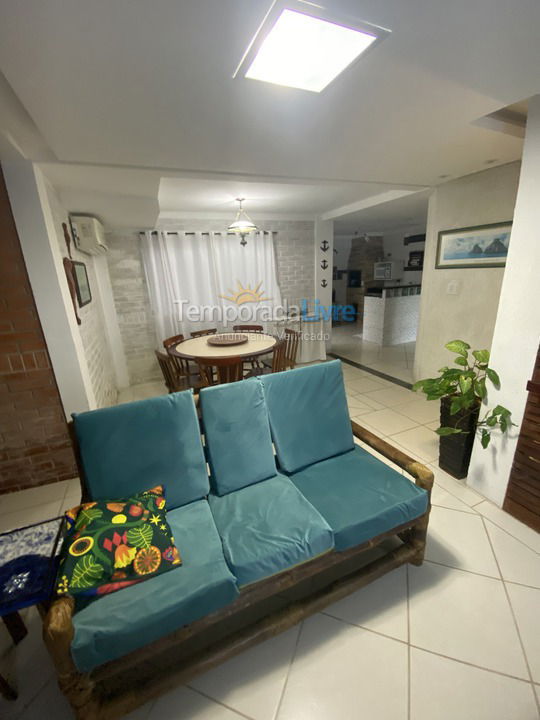House for vacation rental in Guaratuba (Coroados)
