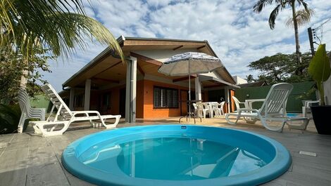 Ground floor house with swimming pool, 5 bedrooms, 50 meters from the sea