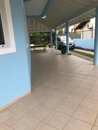 Casa de 4 dormitorios cerca de la playa. (CASA AZUL)