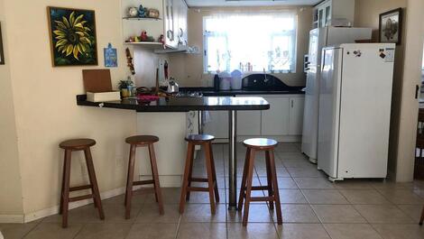 Casa de 4 dormitorios cerca de la playa. (CASA AZUL)