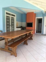 Casa de 4 dormitorios cerca de la playa. (CASA AZUL)