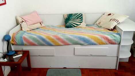 Quarto com sofá= uma cama