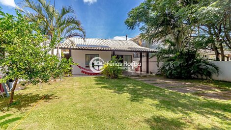 House 100m from the Azores Beach 3 Bedrooms