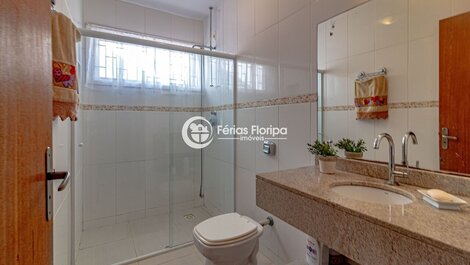 House 100m from the Azores Beach 3 Bedrooms