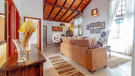 House 100m from the Azores Beach 3 Bedrooms