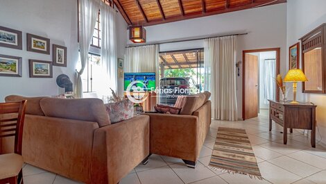 House 100m from the Azores Beach 3 Bedrooms