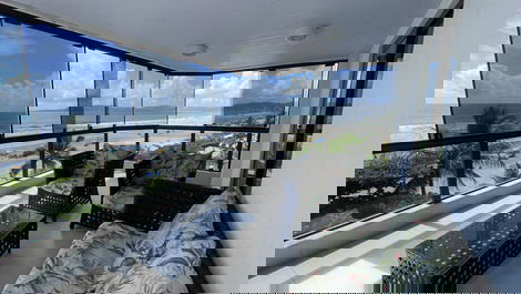 Apartamento 4 habitaciones frente al mar Meia Praia SC