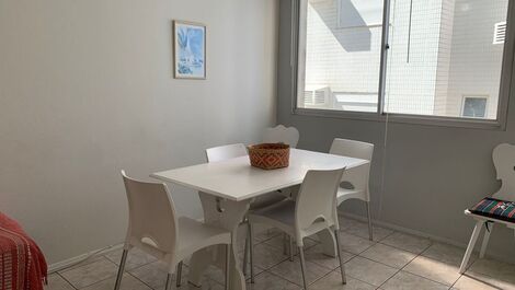 1 Dormitorio Vista Lateral com Pé na Areia