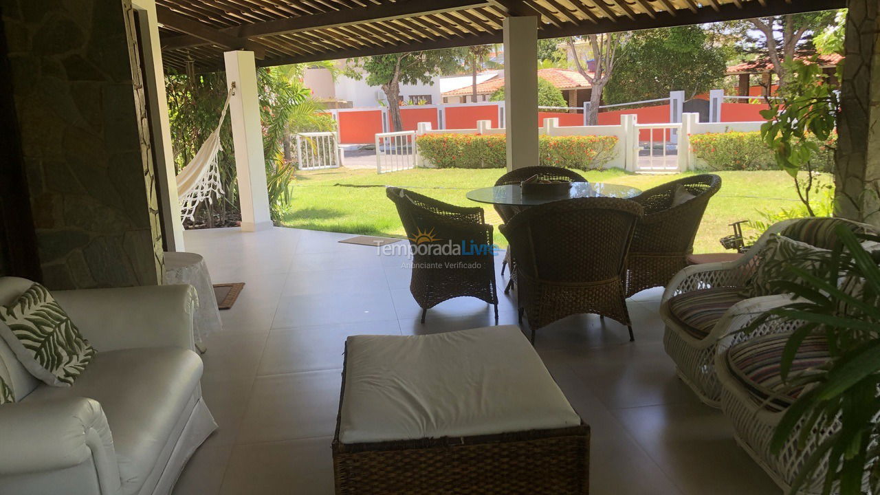 Casa para aluguel de temporada em Camaçari (Monte Gordo Guarajuba)