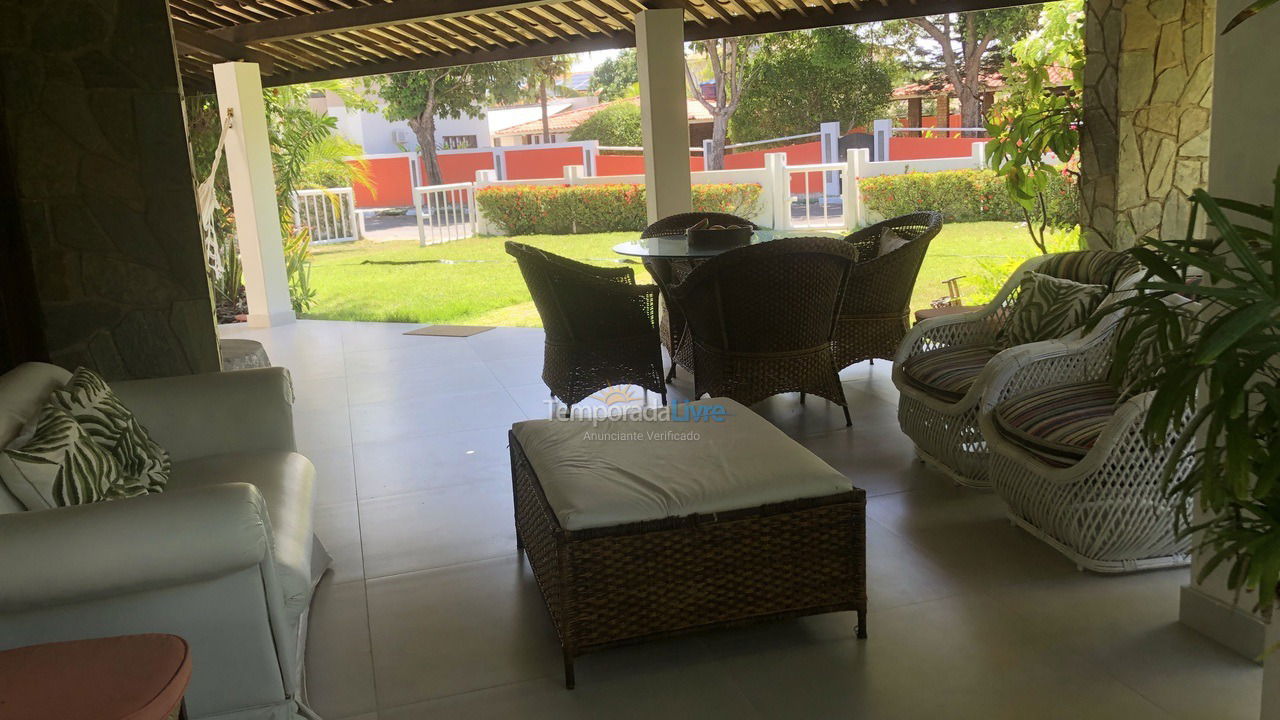 Casa para aluguel de temporada em Camaçari (Monte Gordo Guarajuba)