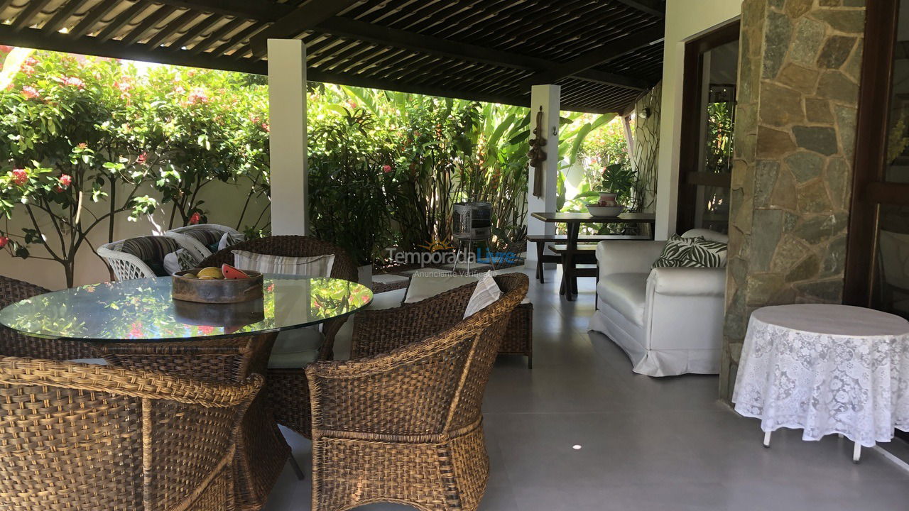Casa para aluguel de temporada em Camaçari (Monte Gordo Guarajuba)