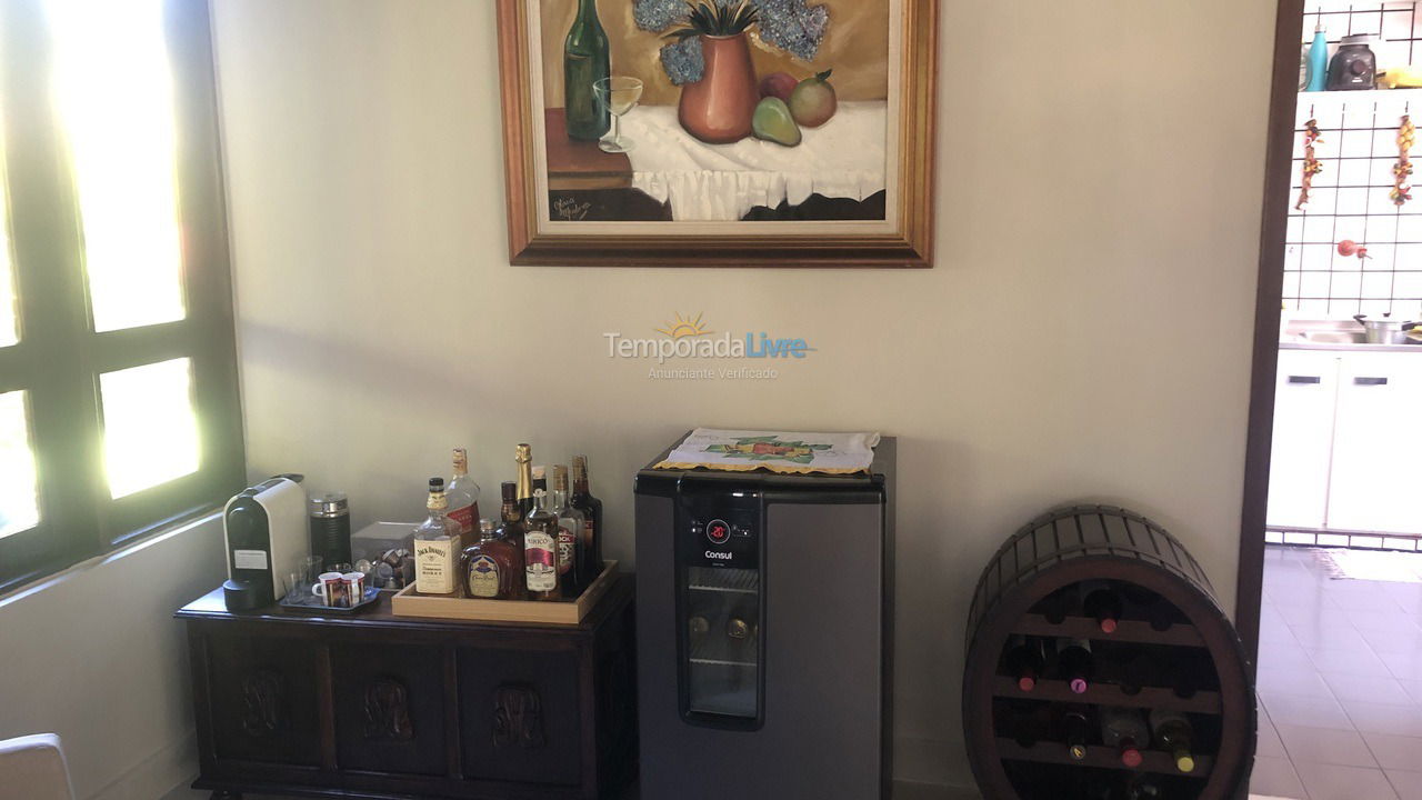 Casa para aluguel de temporada em Camaçari (Monte Gordo Guarajuba)