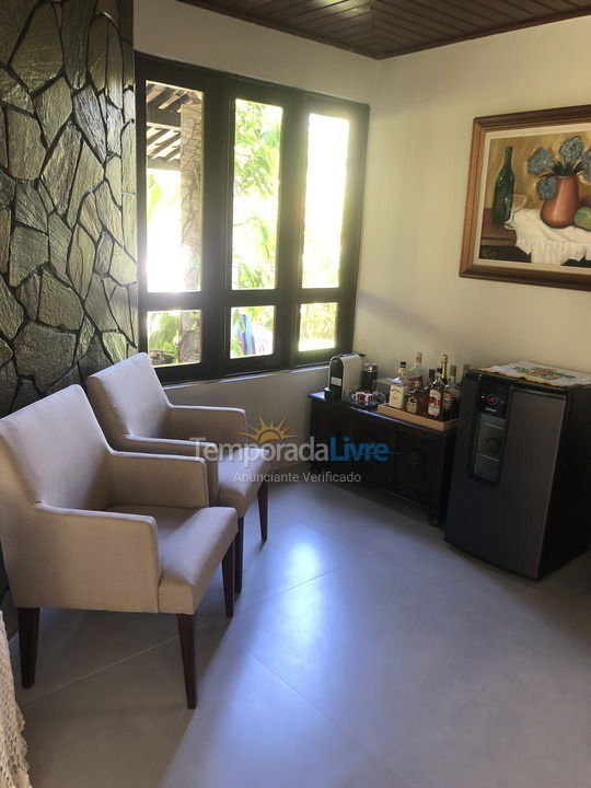 Casa para aluguel de temporada em Camaçari (Monte Gordo Guarajuba)