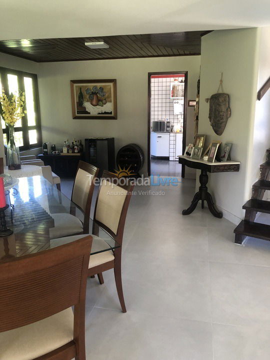 Casa para aluguel de temporada em Camaçari (Monte Gordo Guarajuba)