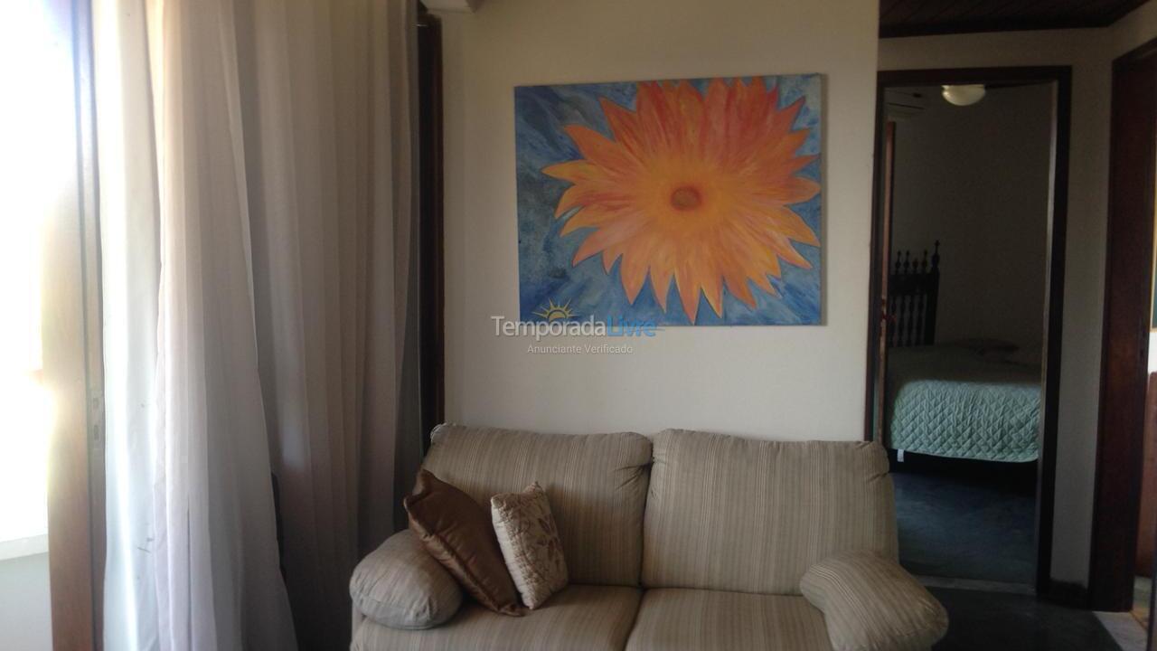 Casa para aluguel de temporada em Camaçari (Monte Gordo Guarajuba)