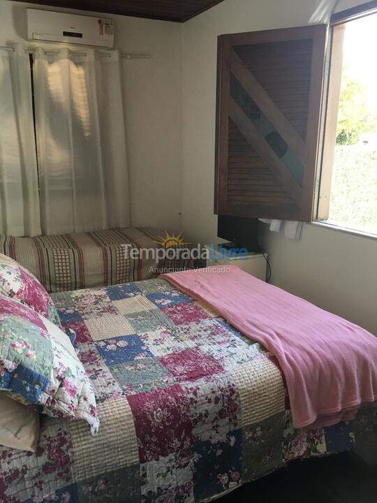 Casa para aluguel de temporada em Camaçari (Monte Gordo Guarajuba)
