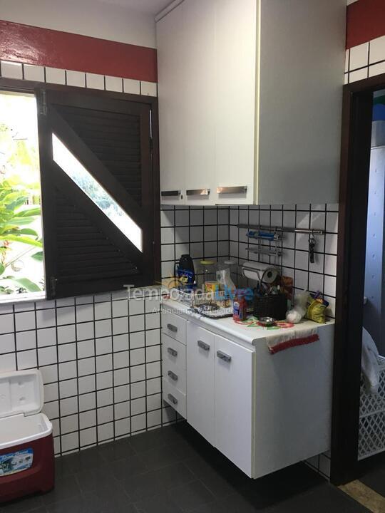 Casa para aluguel de temporada em Camaçari (Monte Gordo Guarajuba)