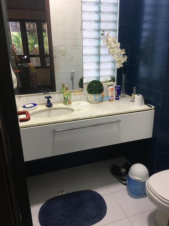 Casa para aluguel de temporada em Camaçari (Monte Gordo Guarajuba)