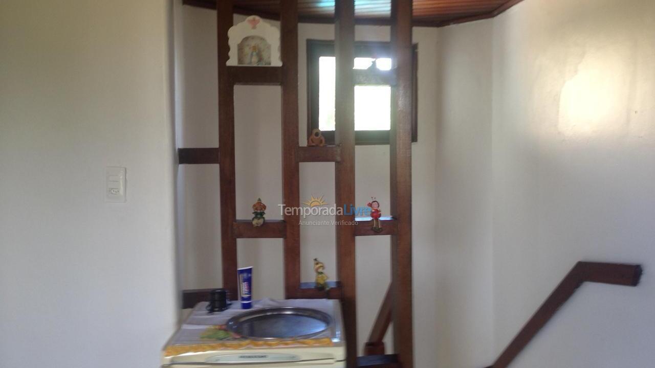 Casa para aluguel de temporada em Camaçari (Monte Gordo Guarajuba)
