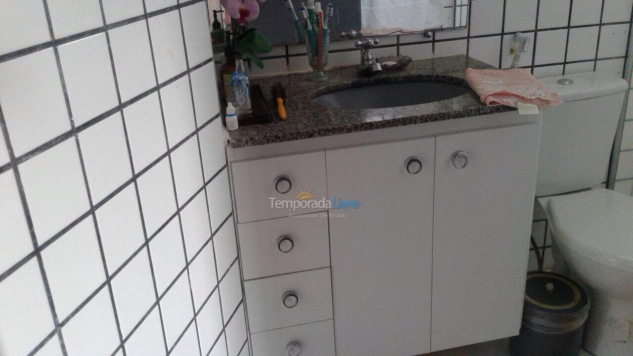 Casa para aluguel de temporada em Camaçari (Monte Gordo Guarajuba)